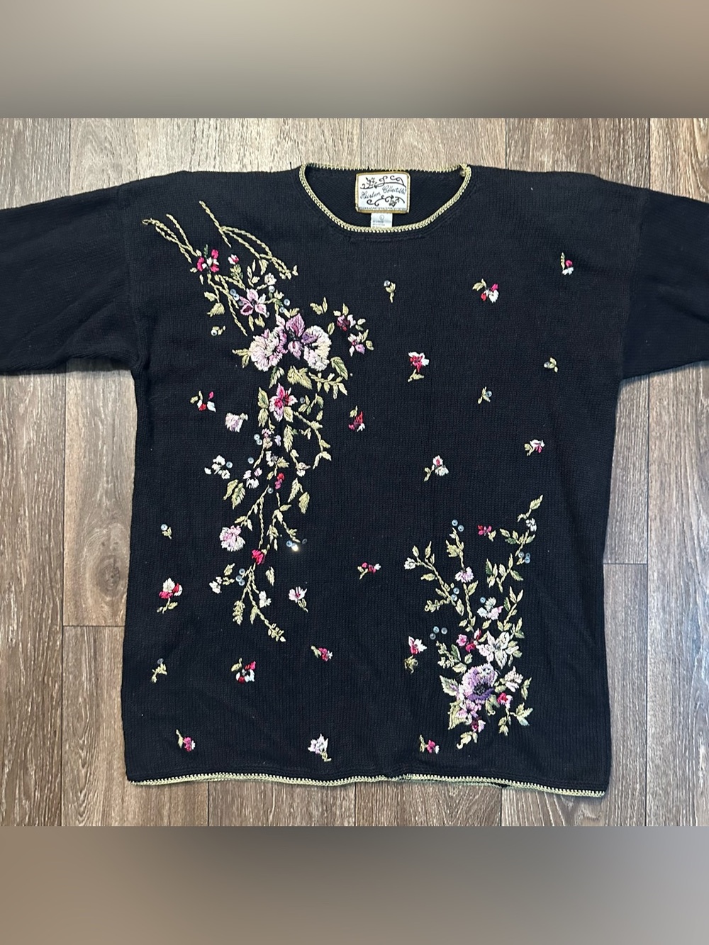 Heirloom collectibles black floral embroidered grandmacore sweater Sz L 2001 Y2K